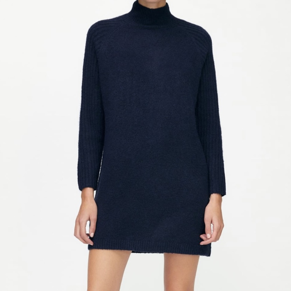 NWT Zara ⚡️💙 navy blue sweater dress size Medium. Sold out. Versatile!!